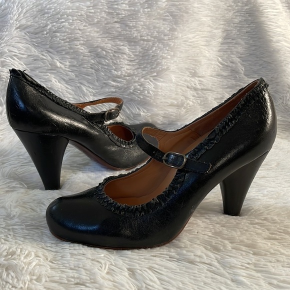 Chie Mihara Black strap buckle leather heel size 37.5 - Picture 1 of 9